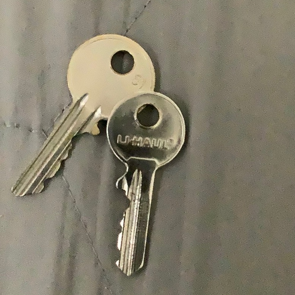 U-Haul stainless steel lock - Picture 2 of 2